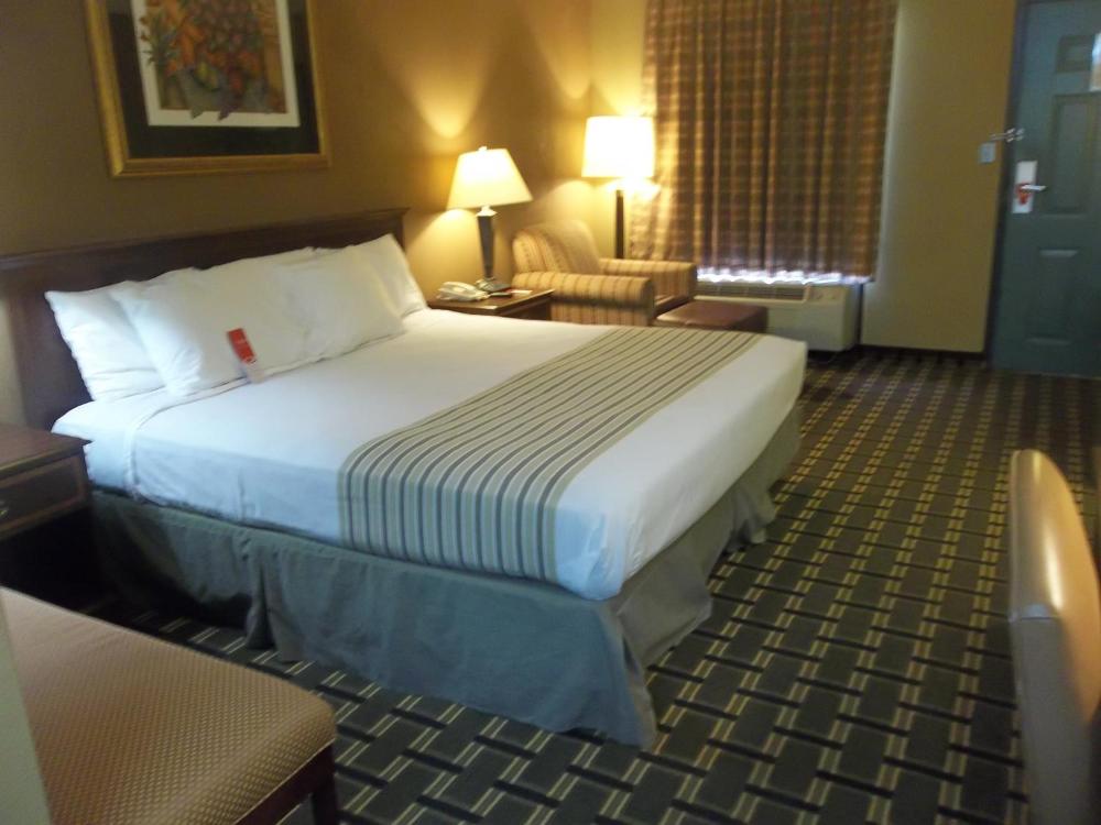 King Room - Non-Smoking interior